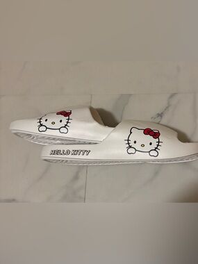 Bold White Hello Kitty Slides with Iconic Print(10 1/2-11)size